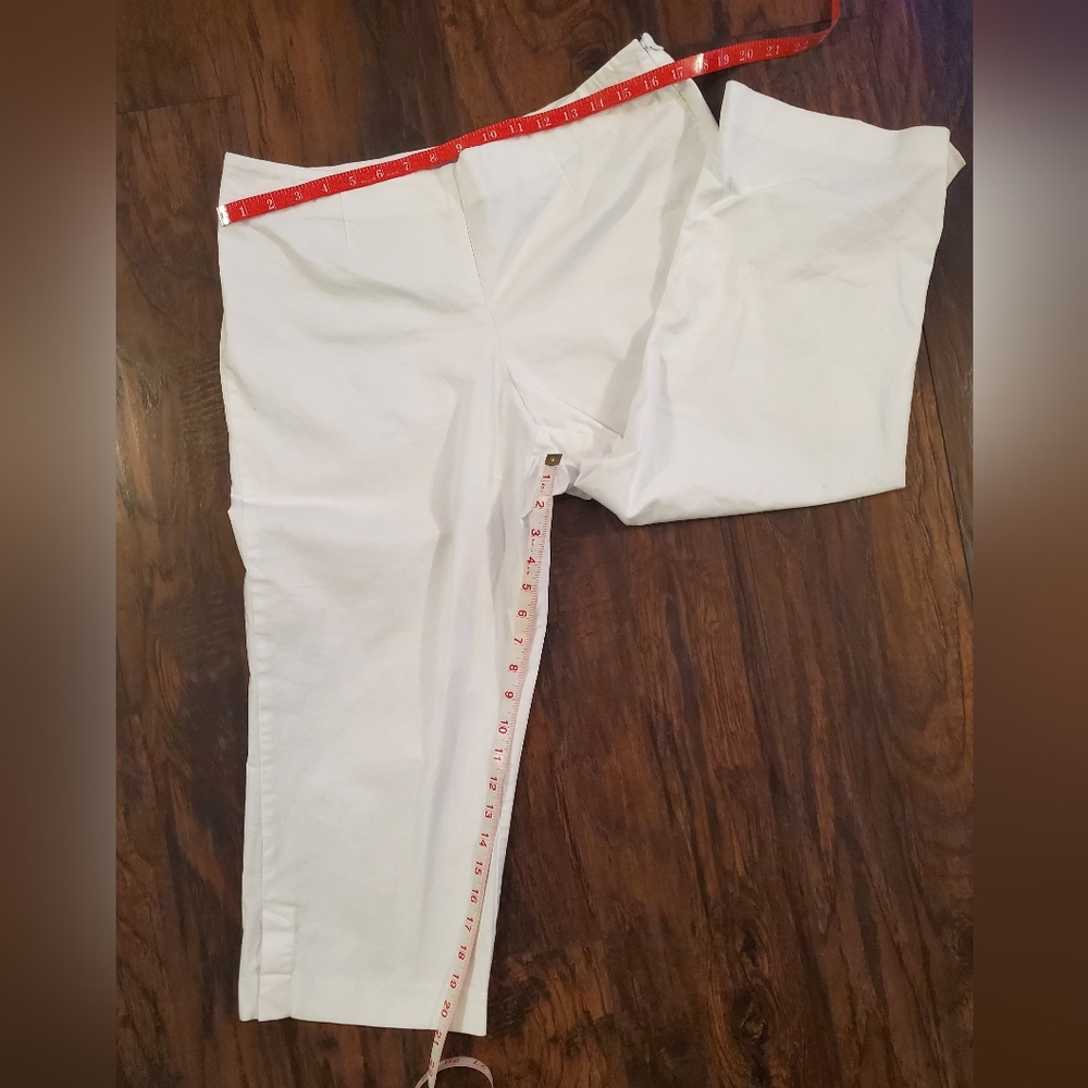 Liz Claiborne White Michaela Mid Rise Capris Size 14 - Picture 7 of 9